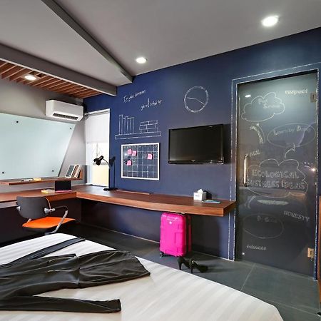 Berry Biz Hotel Sunset Road Семиньяк Экстерьер фото